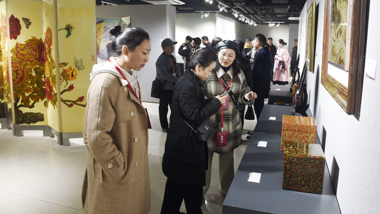 “匠心独具—成渝双城漆艺展”开幕
