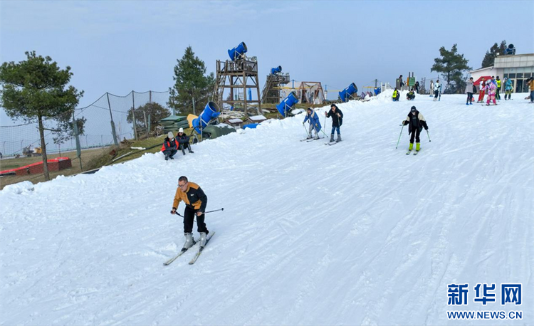 （中首）六盘水玉舍雪山滑雪场：尽享冰雪运动魅力-新华网