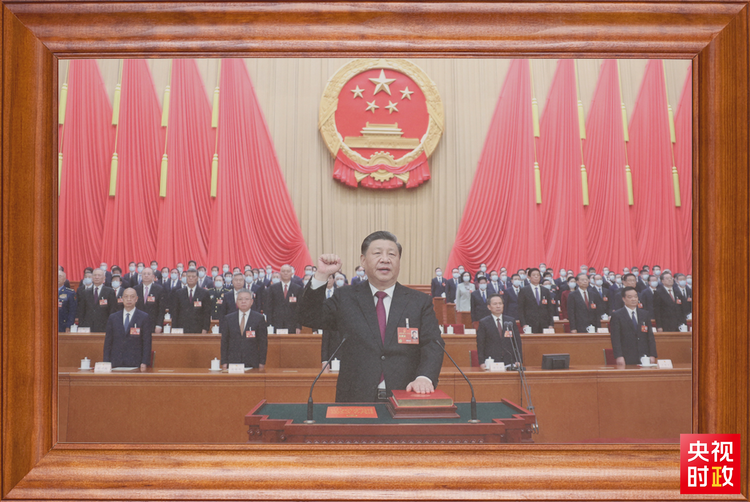 习主席书架上的照片“上新”，记录哪些动人瞬间？