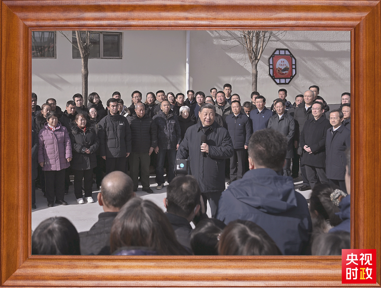 习主席书架上的照片“上新”，记录哪些动人瞬间？