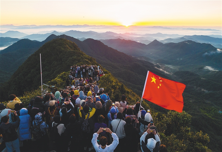 元旦假期海南各地花式跨年：文旅深融合 一路皆美景_fororder_6138512_hnrbtp1_1704120176234_s