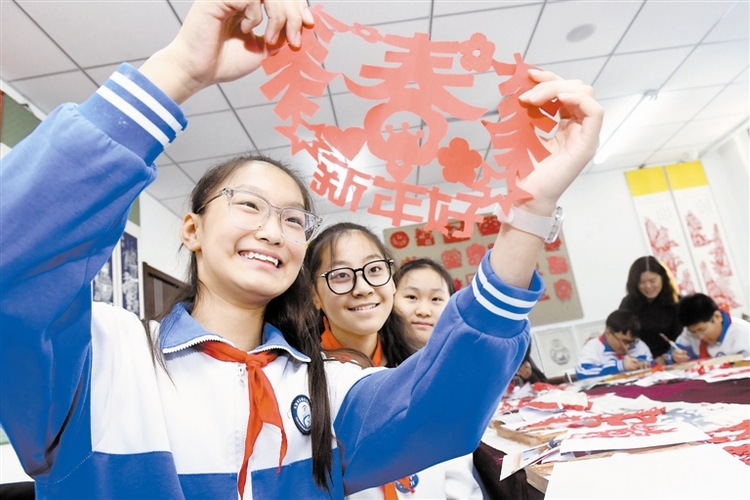 天津：剪纸展魅力 非遗有传承_fororder_11