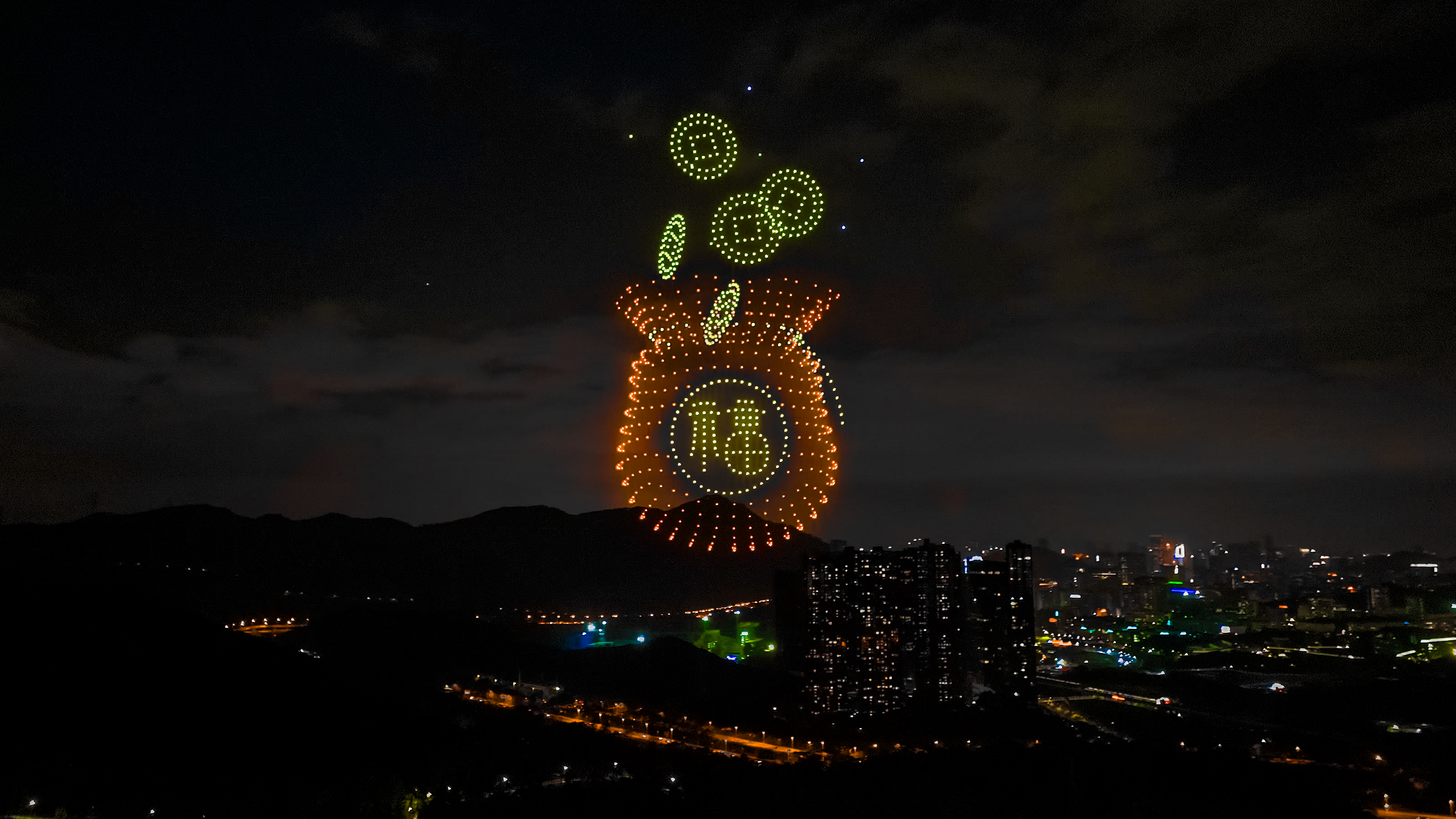 南方小年夜  龙华上空 “龙腾云天”