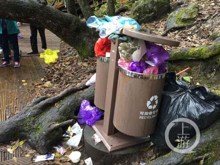 九寨沟垃圾倍增 保洁人员被骂"你就是捡垃圾的"