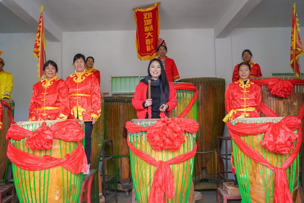“云说壮美 钦州正当红”|广西烟墩大鼓传承千年 鼓声如雷惊艳巴西网络达人_fororder_20240206_124851