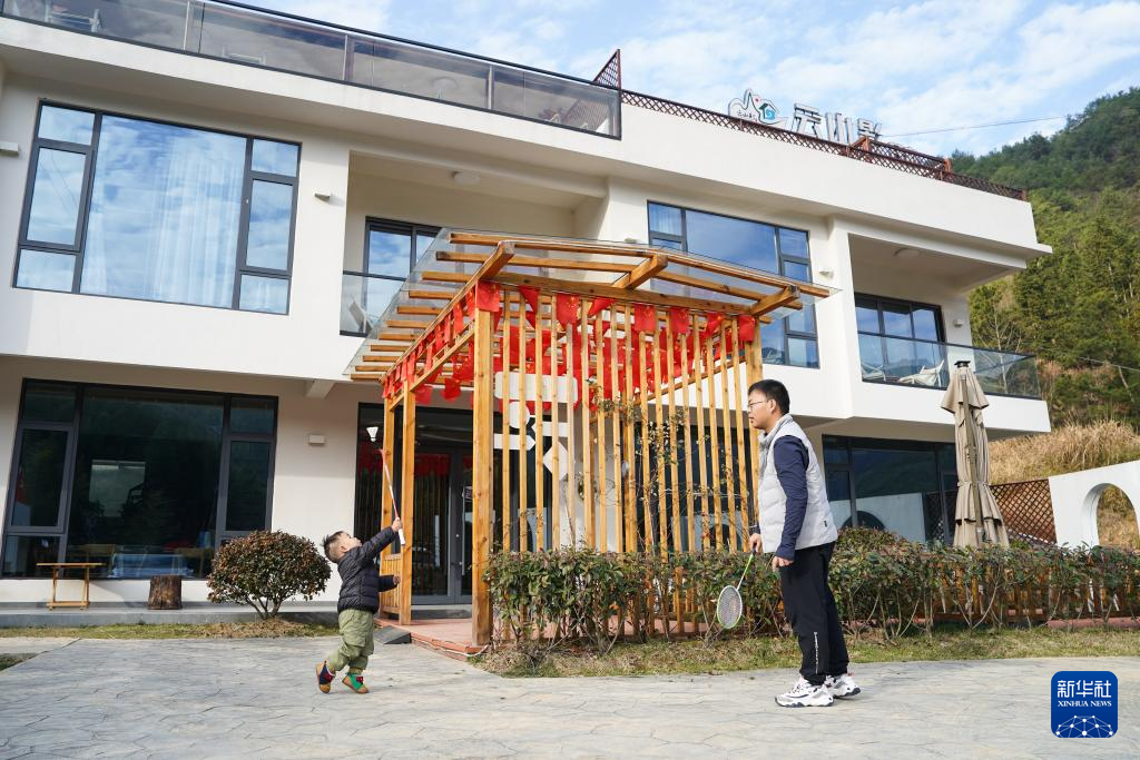“冰雪+民宿”点燃冬季南方山村旅游新业态