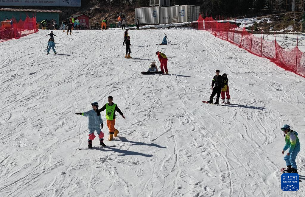 “冰雪+民宿”点燃冬季南方山村旅游新业态