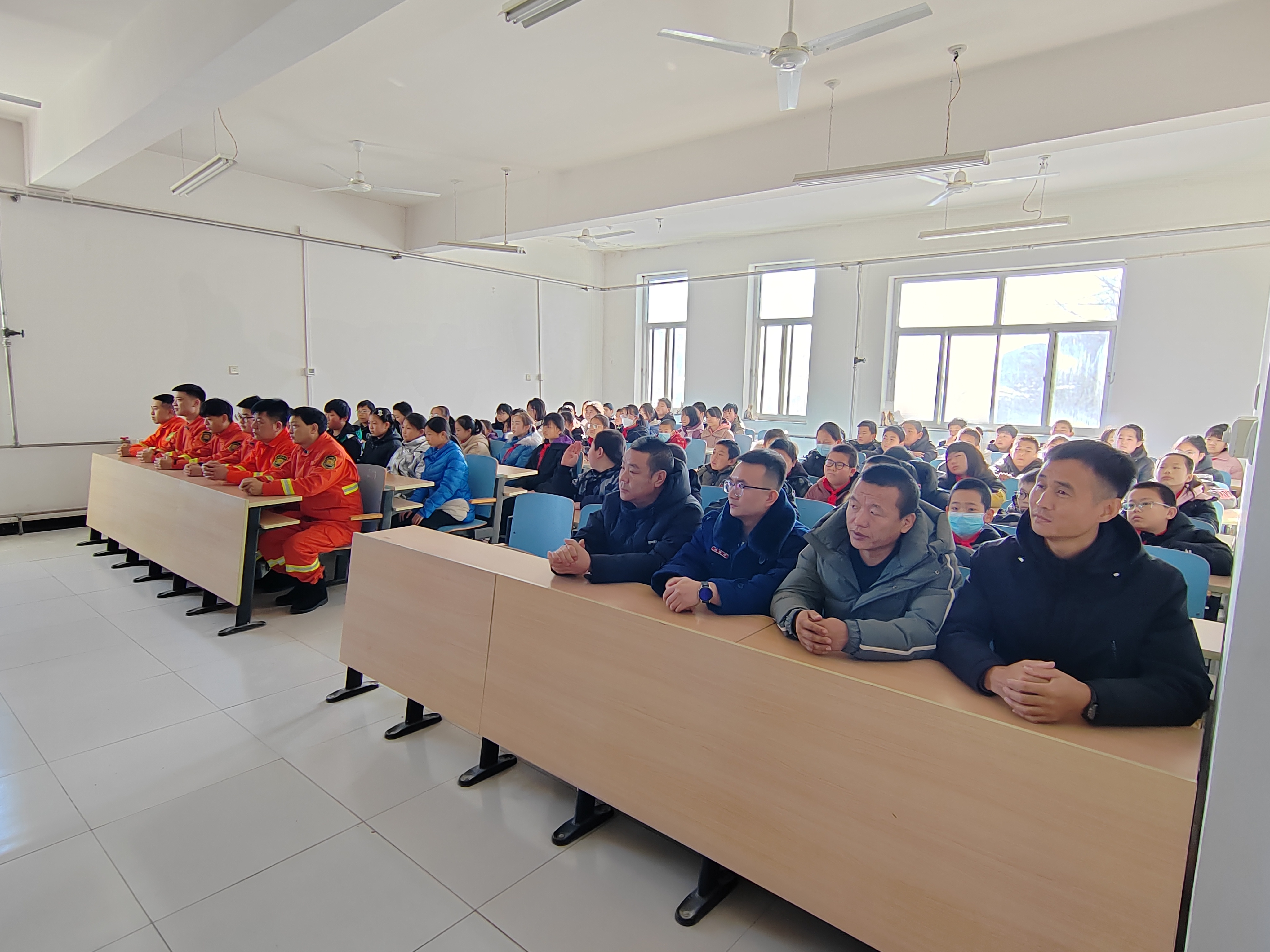 河北涞源：小手拉大手 防火进校园_fororder_1.防火知识讲座