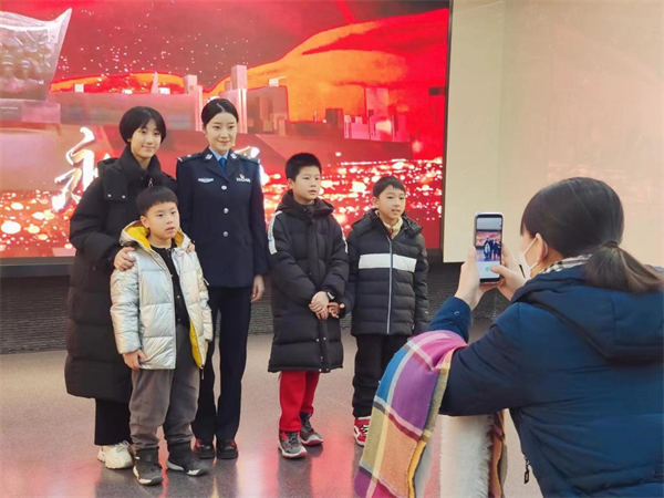 沈阳公安举办警营开放活动 庆祝第四个中国人民警察节_fororder_警察节4