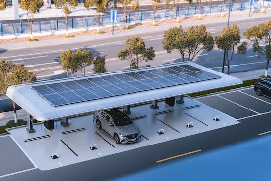 奔驰2023年在国内高质量交付新车76.5万辆 今年将带来超15款新产品_fororder_image003