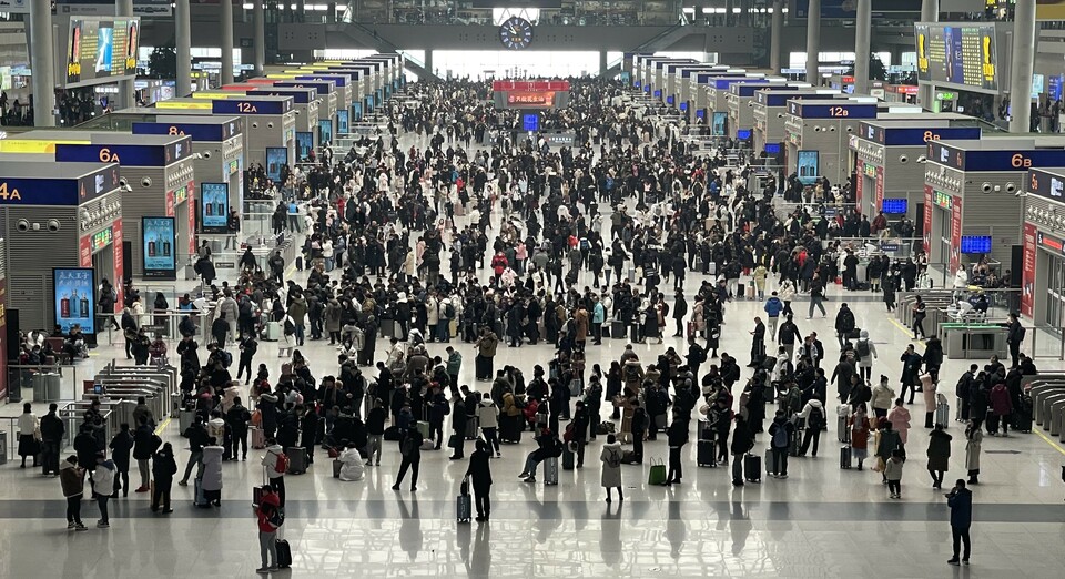 国铁郑州局春节假期累计发送旅客433.4万人次 单日78万人次创客发新高