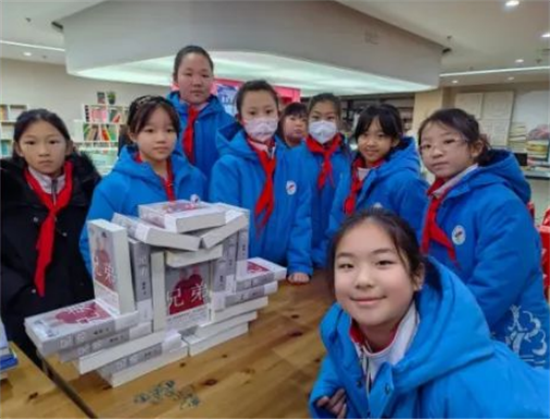 沈阳市昆山四校开展学生走进图书城实践活动_fororder_图片12