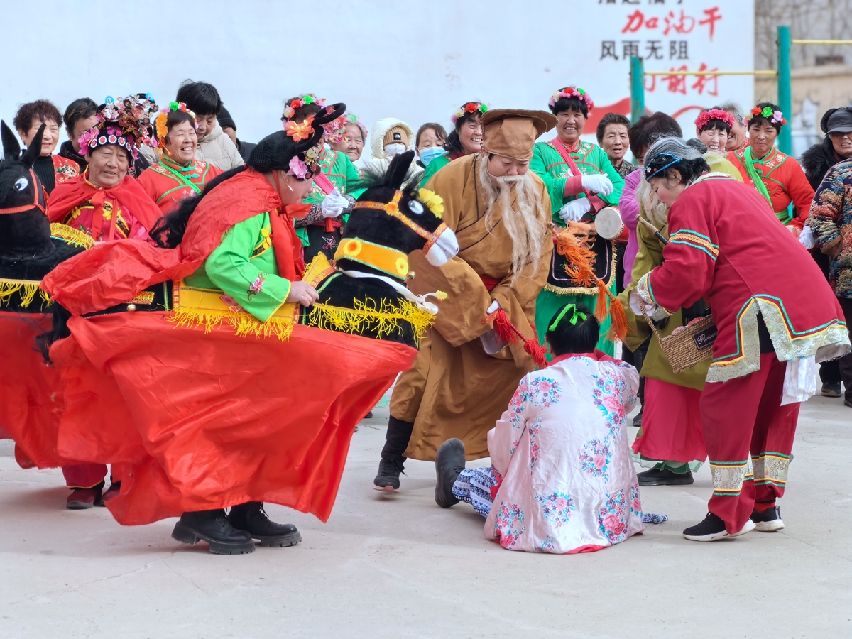 保定市满城区：民俗迎元宵 热闹年味浓_fororder_民俗节目《小驴会》 摄影 朱路