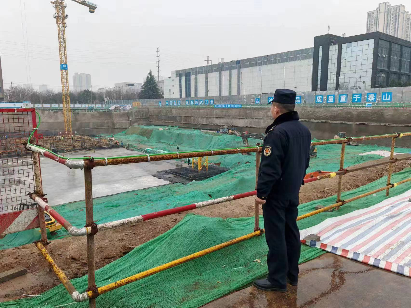 西安迎2024年首场降雪 高新城管启动扫雪除冰预案_fororder_图片3