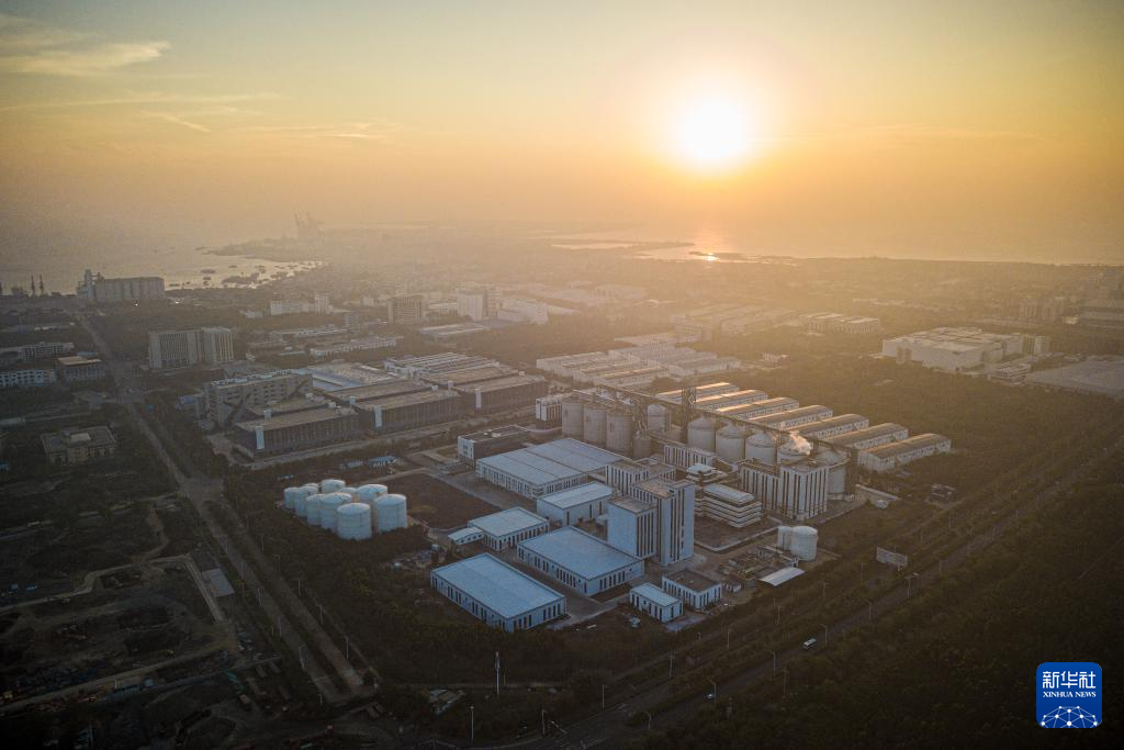 2023年海南外贸进出口规模创历史新高_fororder_20240116e56bda030ceb43b7aa58b16029a2e90d_20240116bddf42911ff34bbfb289404e31becc2a