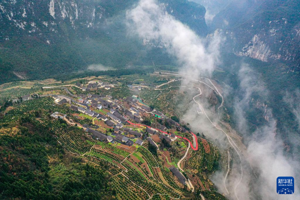 重庆巫山：“天坑村”冬日美景