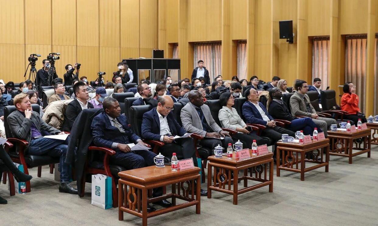 La Conférence mondiale de l'Internet organise l'activité d'échange culturel « Entrer dans la Bibliothèque nationale de Chine »_fororder_1