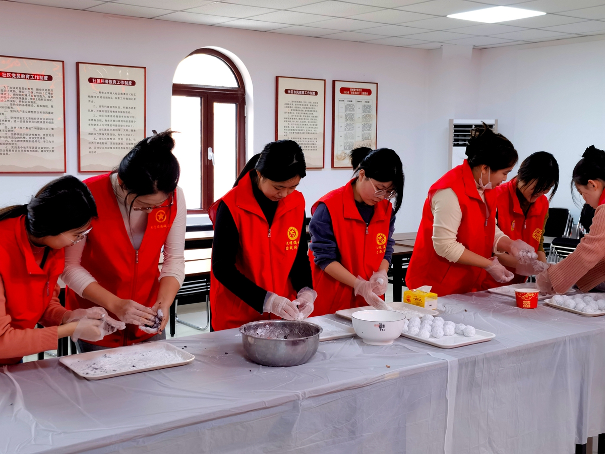 保定市满城区：“舌尖上的年俗”活动 让“年味”更浓_fororder_满城区中景社区开展“舌尖上的年俗”活动 摄影 何蕊