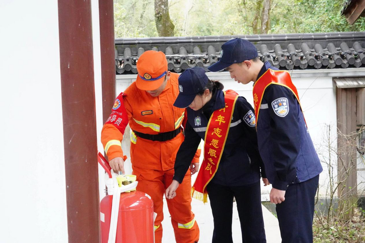 福建武夷山警消联动 共筑景区“防火墙”_fororder_图片3