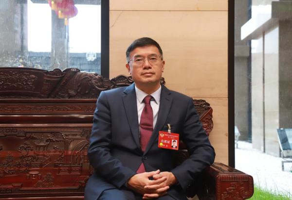 重庆两会教育之声丨市政协委员邹渝：国际化人才培养服务现代化新重庆建设_fororder_微信图片_20240122161153
