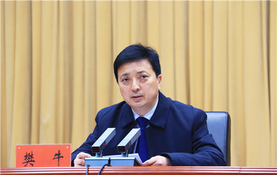 南阳市宛城区召开三级干部会议_fororder_宛城区委书记樊牛讲话 摄影 王小军.JPG