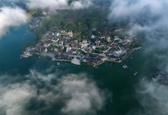 2024年酉阳县全域旅游推介会暨全国旅行商集中签约活动举行_fororder_微信图片_20240229144115