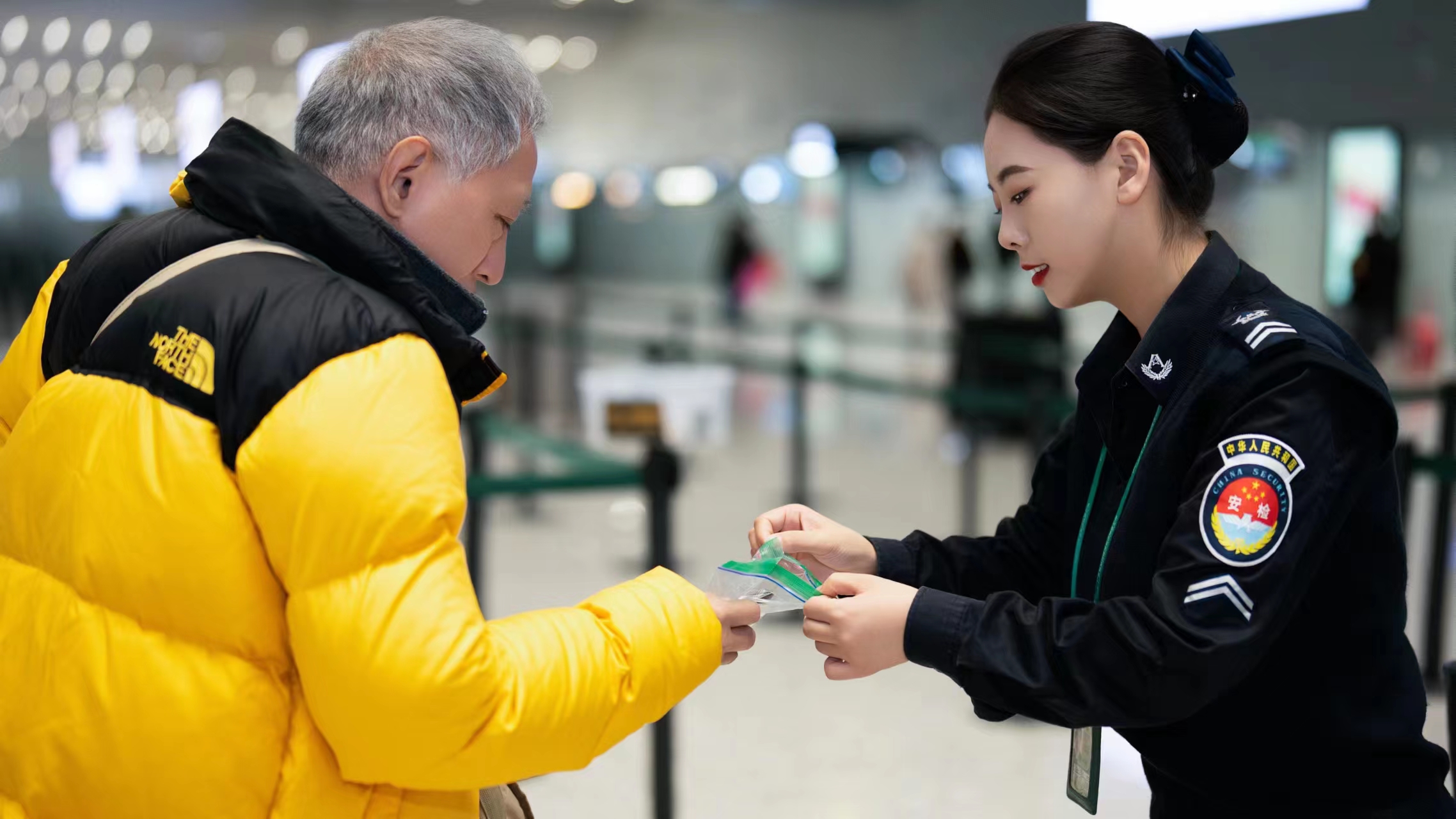 春运首日 白云机场客流进出两旺_fororder_偕老富有