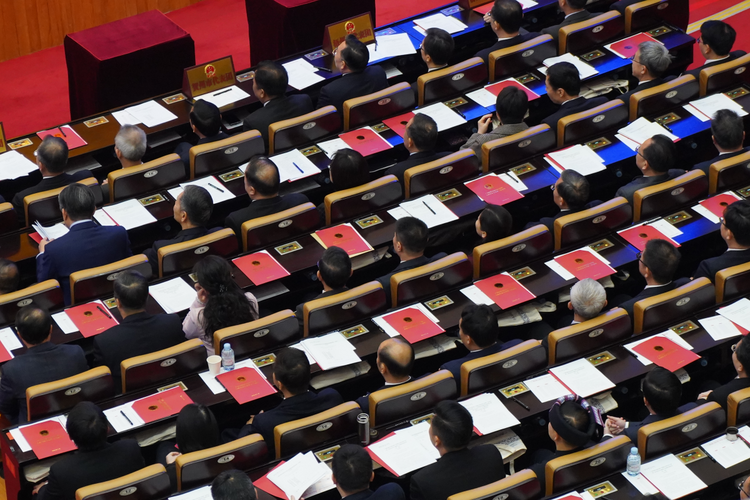 广西壮族自治区第十四届人民代表大会第二次会议闭幕_fororder_图片10