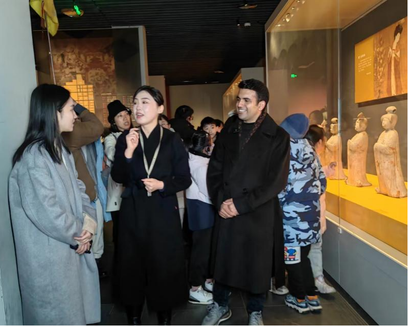 【陕耀国际·35期】寻年味 话年俗 看丝路青年如何潮玩西安年？_fororder_图片4