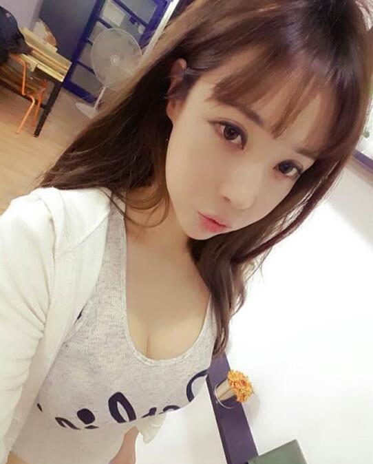 韩国人气女主播天使般面孔 娜美般火爆身材(图)