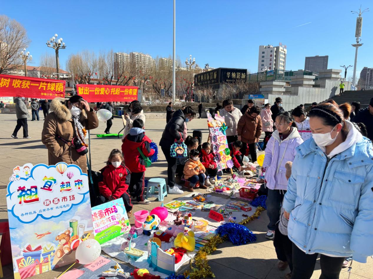 隆化县开展学雷锋红领巾爱心义卖活动_fororder_图片3