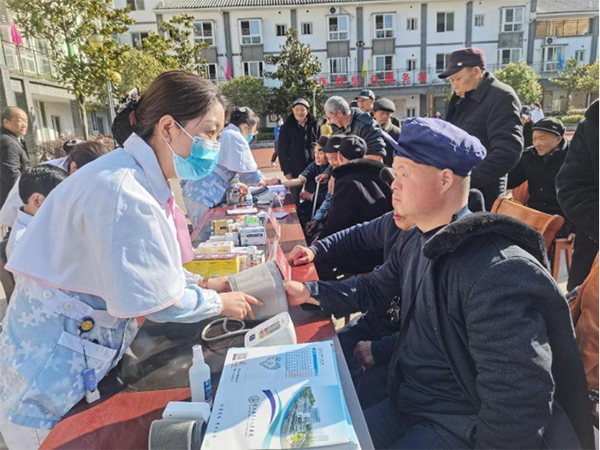 达州宣汉：搭建就医“便民桥” 铺就养老“幸福路”_fororder_未标题-1
