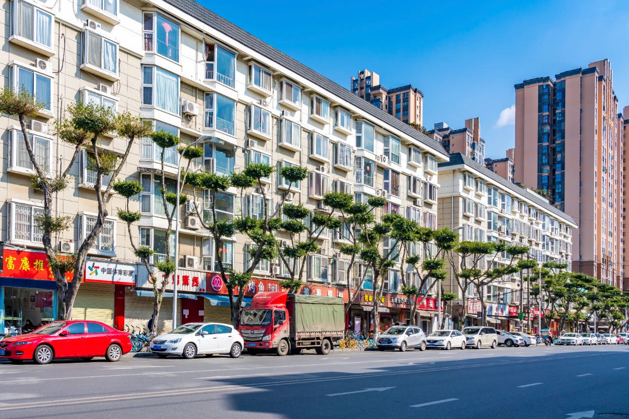（转载）在成都街头 修剪出“绿色样板间”