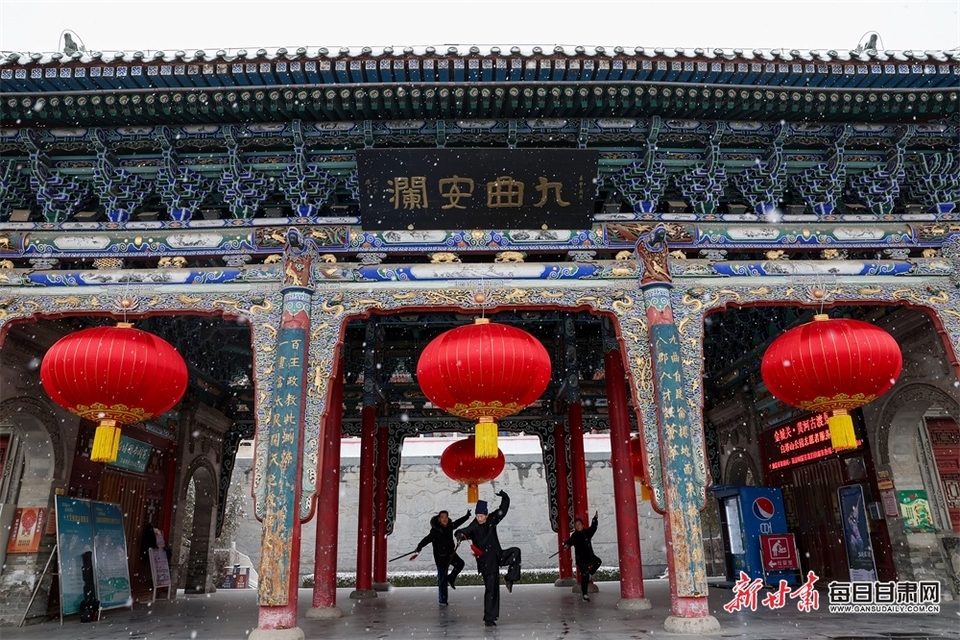 兰州：小年雪打灯 金城年味浓_fororder_9