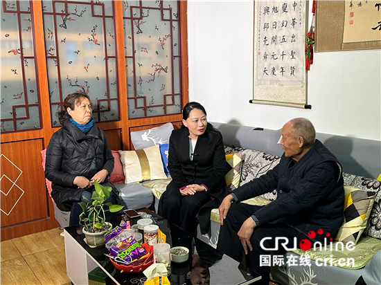 【机遇中国 共话两会】“让百姓感受到法治的力量和温度”——全国人大代表方燕的初心与坚守_fororder_84e871330db84f9cbc4150feb25085cf