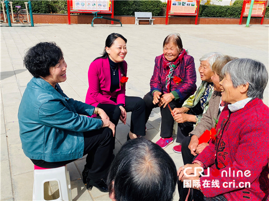【机遇中国 共话两会】“让百姓感受到法治的力量和温度”——全国人大代表方燕的初心与坚守_fororder_45450a0b3c12422fb2fcd6ca3edb8aa2