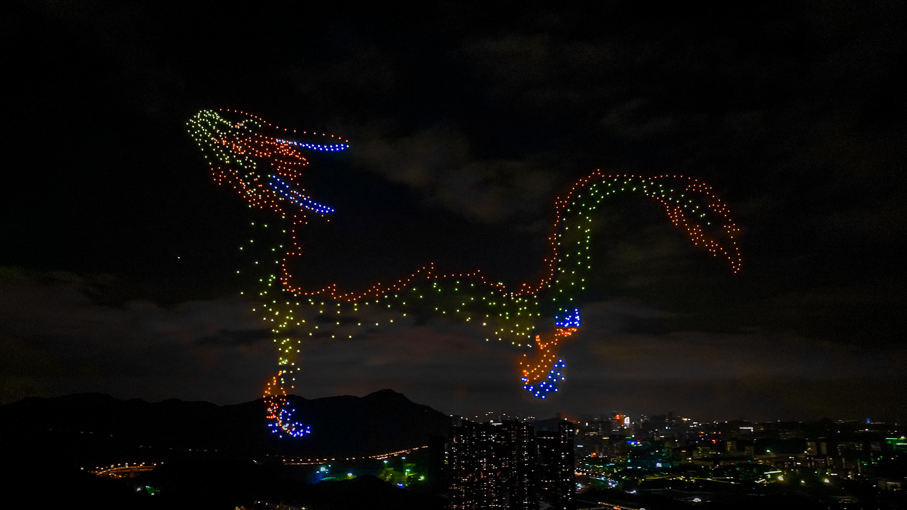 南方小年夜  龙华上空 “龙腾云天”