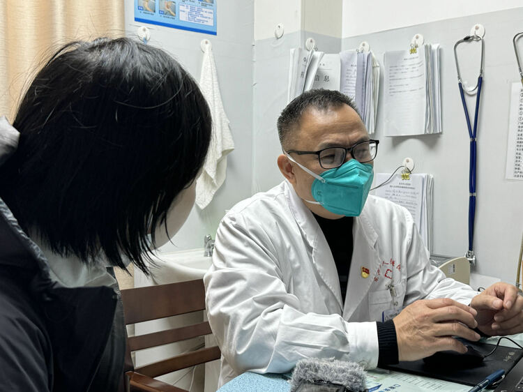 边城之春丨“邻居越走越亲” 在广西东兴看边贸旺 活力足