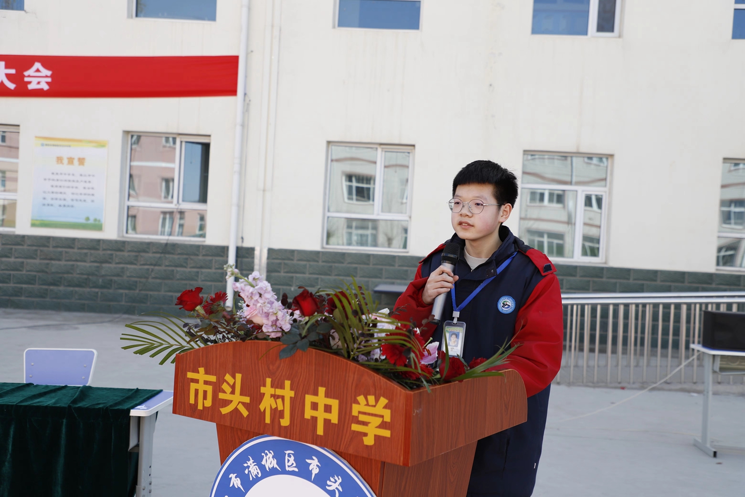 保定市满城区：奋斗百日壮宏志 决胜中考铸辉煌_fororder_八年级学生代表为师哥师姐鼓劲加油 摄影 李占元