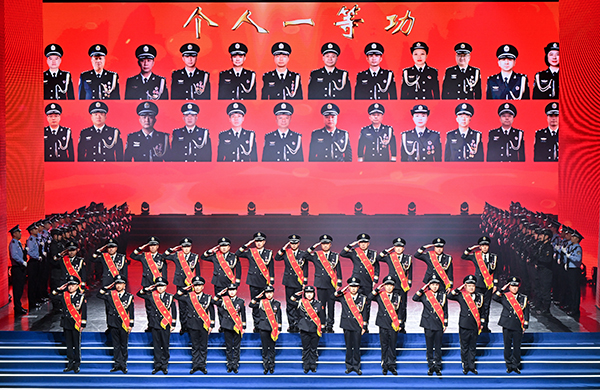 “忠诚的答卷”四川公安“向人民报告”主题展示活动举行_fororder_微信图片_20240206095728