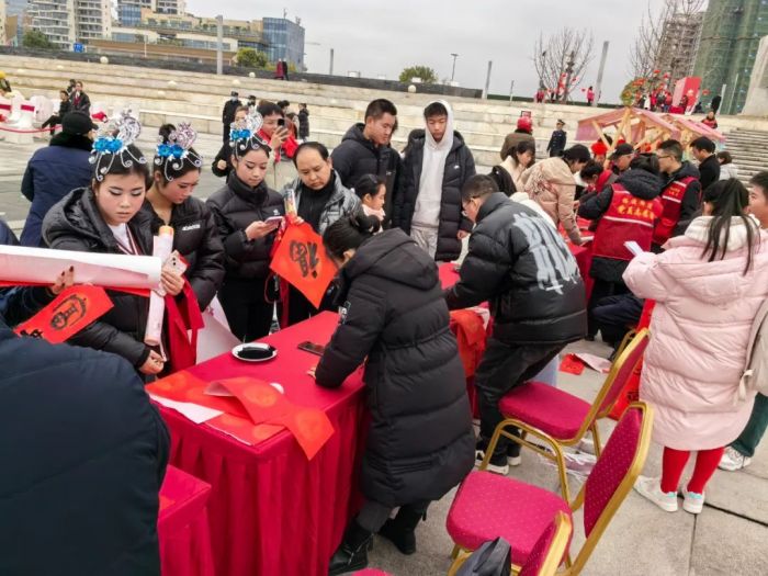 （转载）遂宁市河东新区举行2024年“龙腾遂州 春晓河东”春节文化艺术展演活动