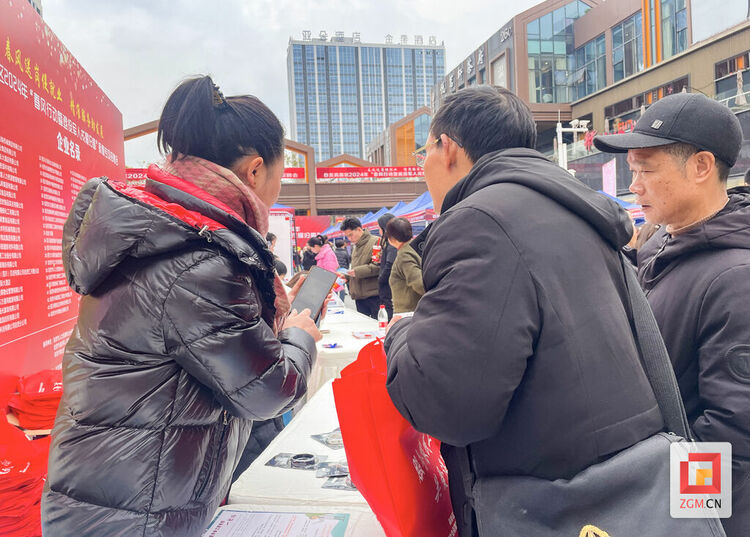 （转载）家门口就能“淘”到好工作！自贡高新区这场新春招聘会“热气腾腾”