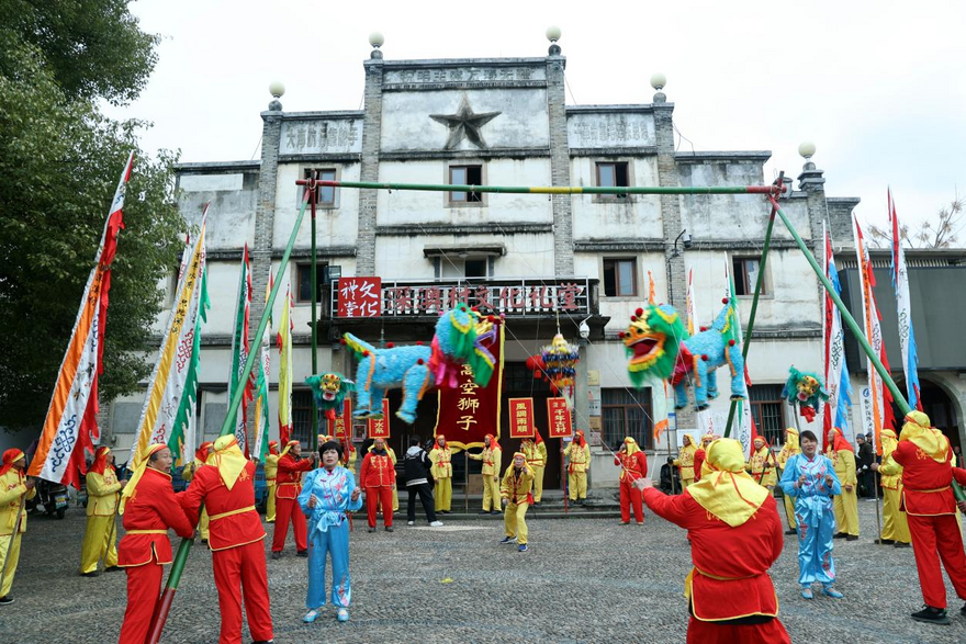 Tonglu Stages Shen'ao Lion Dance to Herald Spring Festival_fororder_Picture3