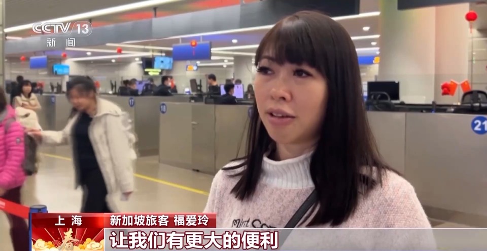 中新互免签证 浦东机场出入境两国免签人员超2万人次