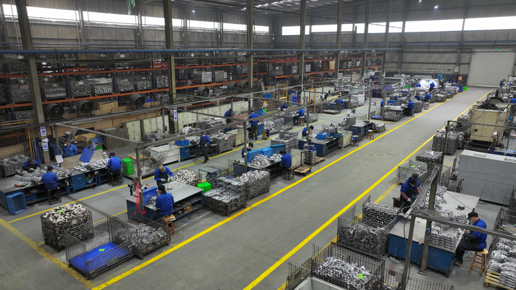 湖南衡山：春节订单火爆 企业开足马力_fororder_图片2