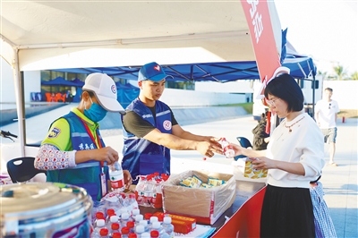 海口全力保障过海车辆和本地居民交通出行_fororder_6314030_hnrbtp3_1708184293637_b