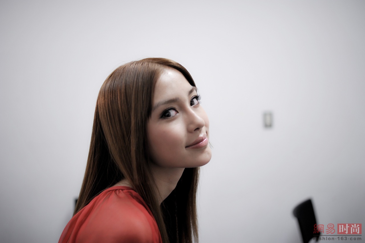 angelababy早期日本走秀 和现在判若两人