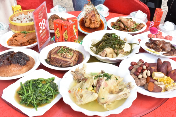 （转载）德阳广汉：千人同吃“九大碗” 吃出浓浓年味