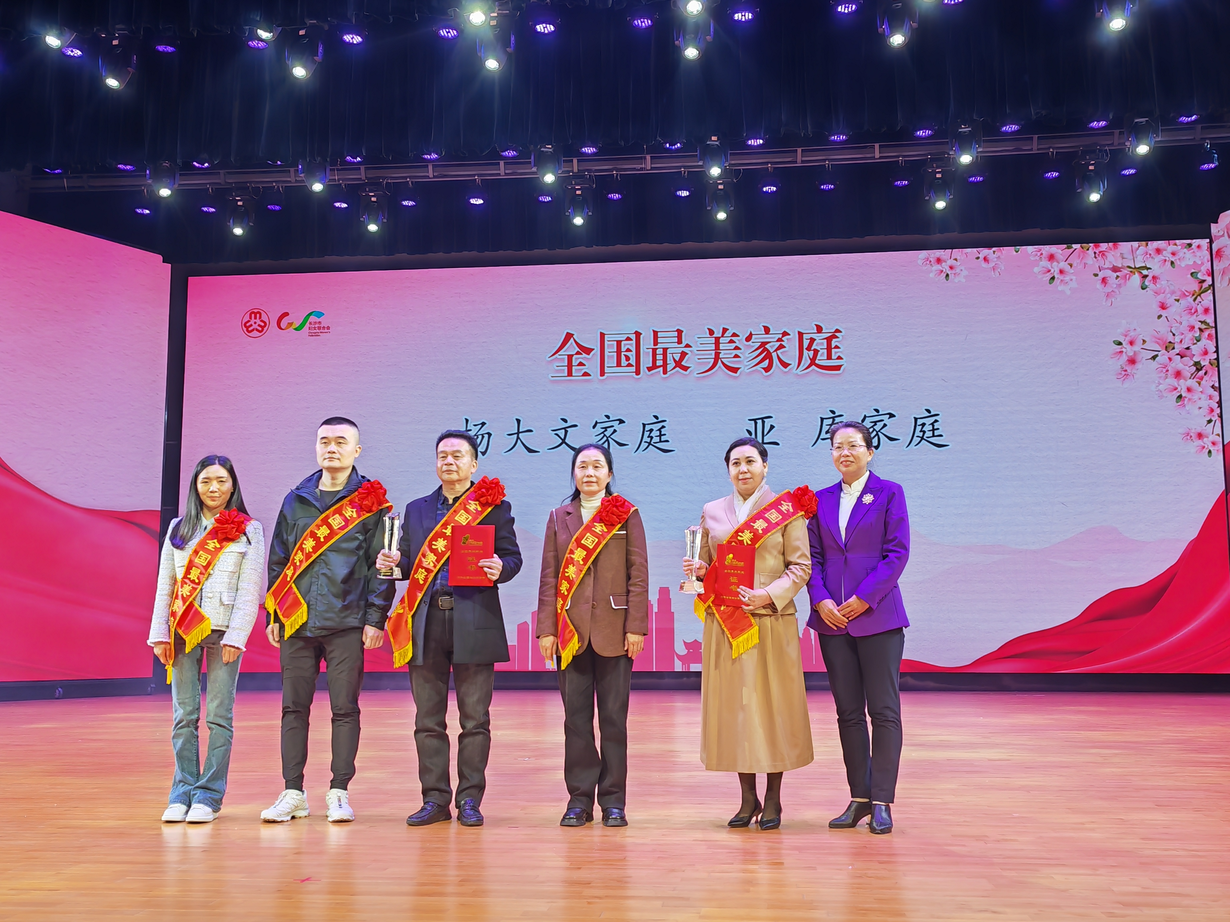 湖南长沙：芳菲三月 巾帼展芳华_fororder_rBABC2XphXSAc7kkAAAAAAAAAAA175.4096x3072