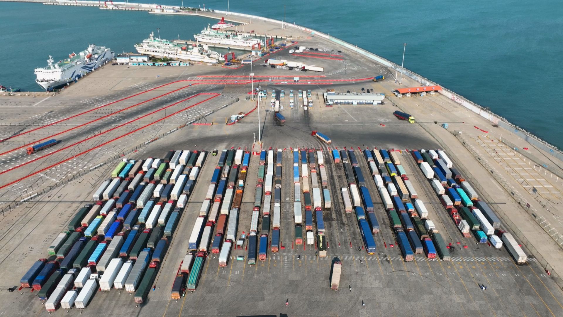 海南海口：港口恢复正常运输秩序_fororder_2fc8f796582a450db98019d321e702e5